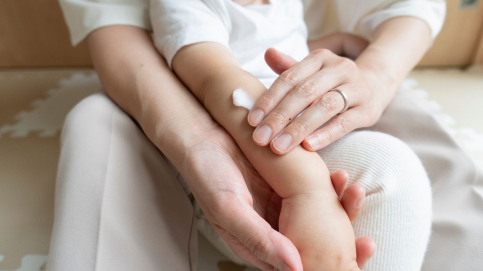 Losyonlar ve güneş kremleri çocuklarda hormonal bozukluklara yol açıyor